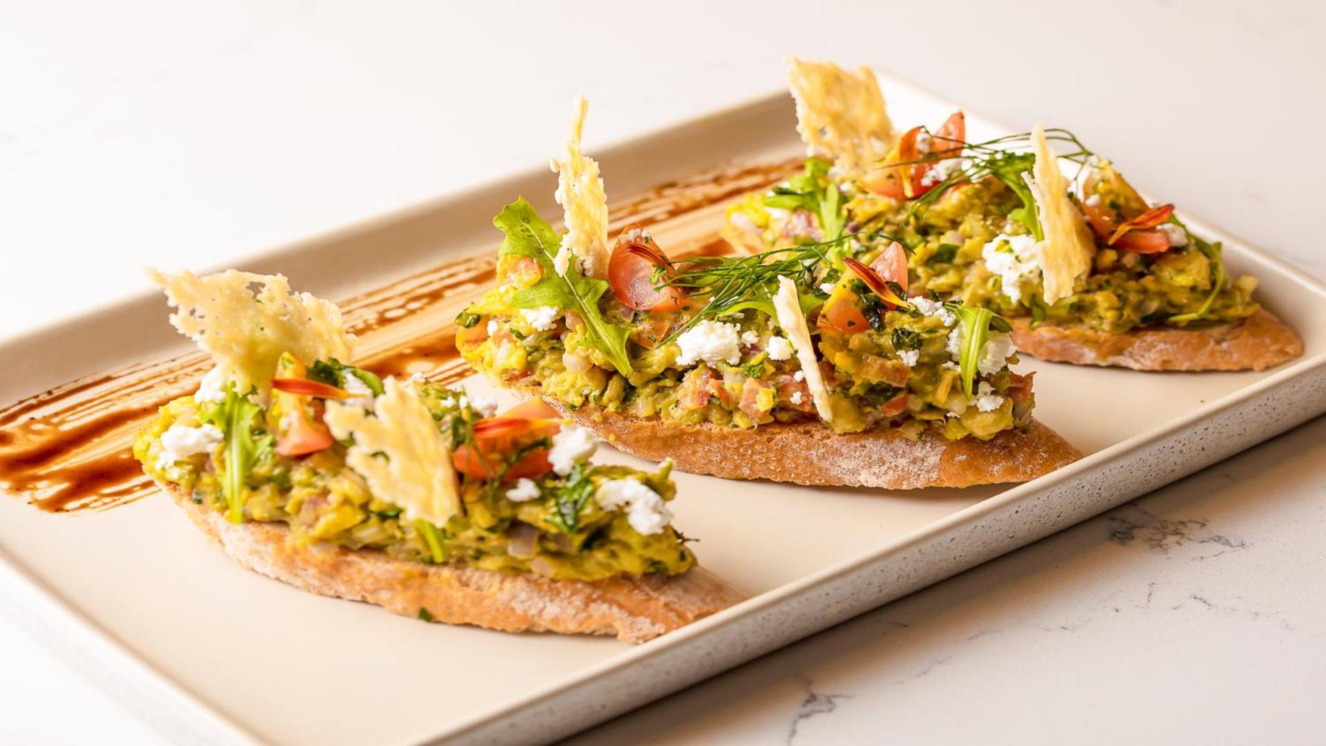 Novotel Mumbai International Airport Bombaim Exterior foto Avocado toast