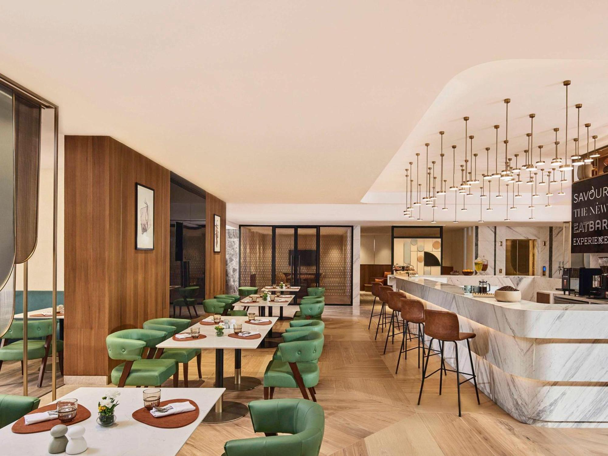 Novotel Mumbai International Airport Bombaim Exterior foto The Lounge at London Heathrow Airport