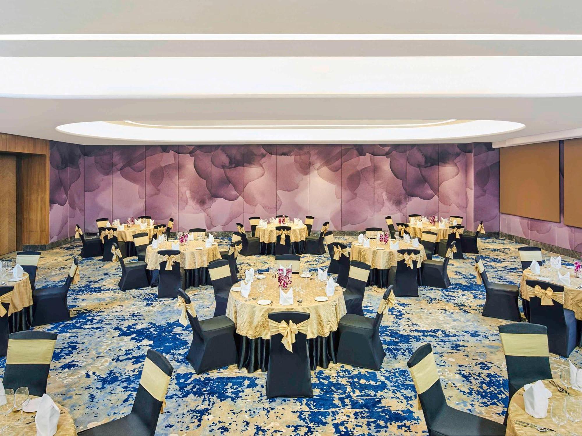 Novotel Mumbai International Airport Bombaim Exterior foto The ballroom