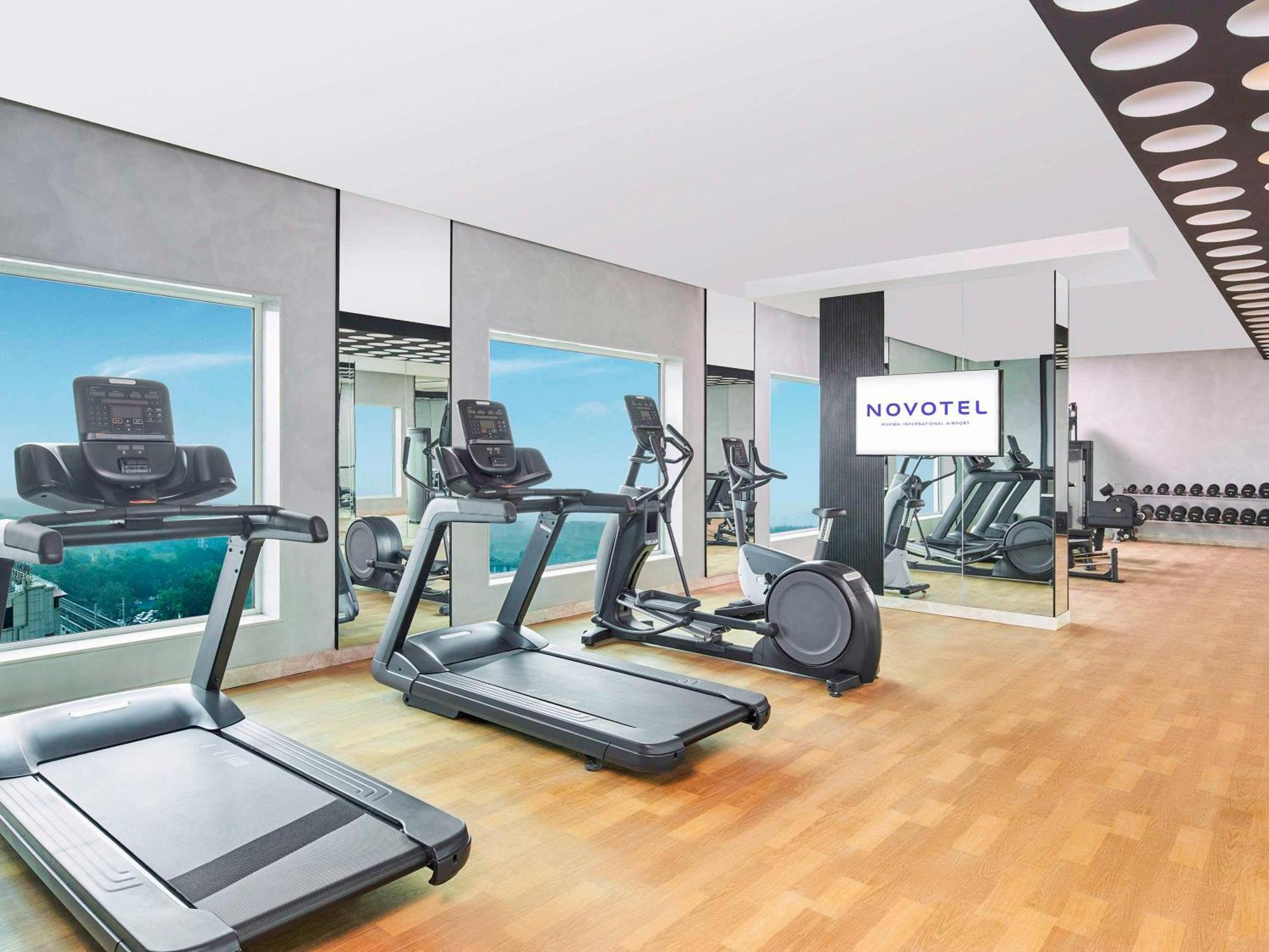 Novotel Mumbai International Airport Bombaim Exterior foto The gym at Novotel London West