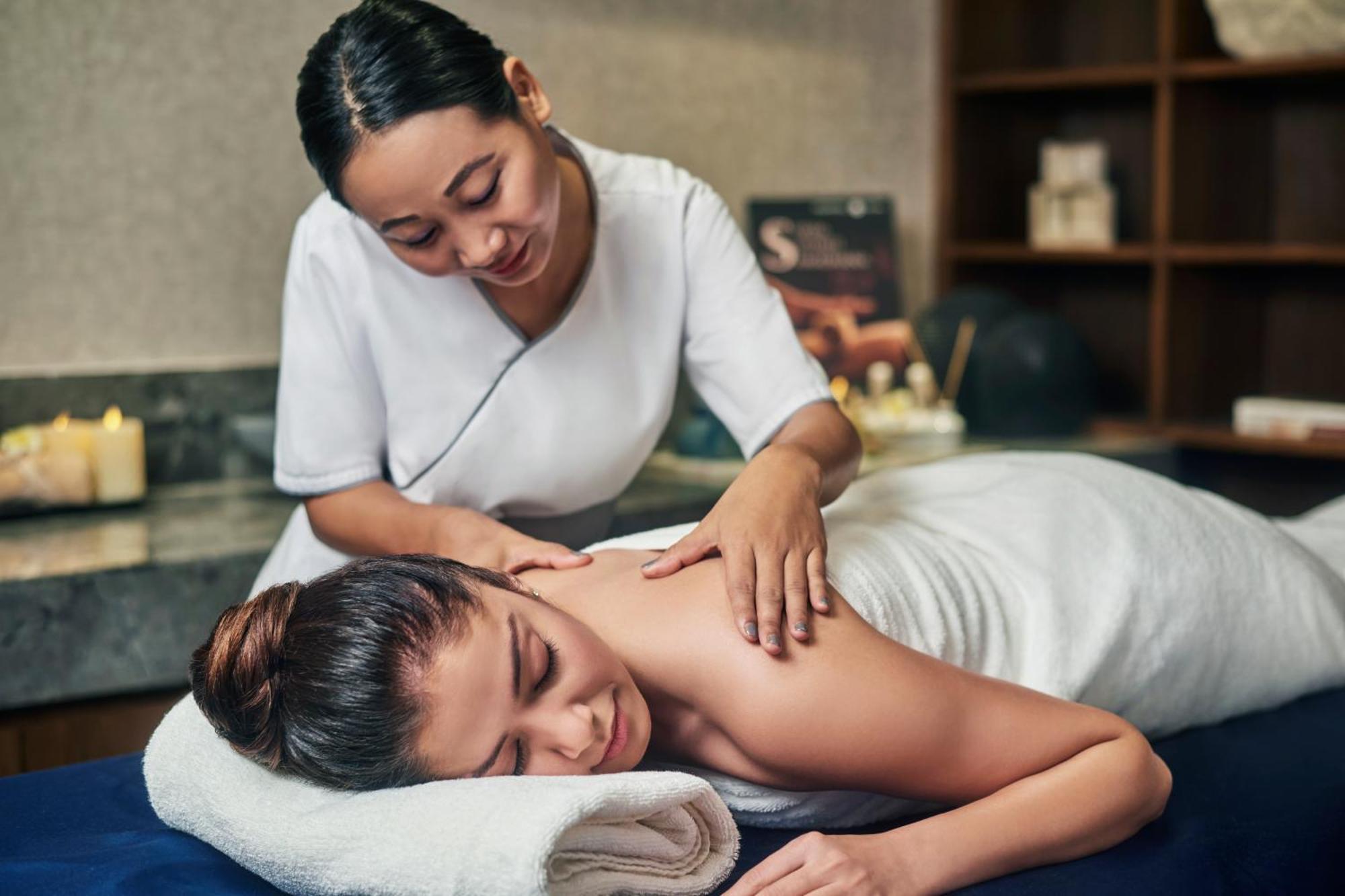 Novotel Mumbai International Airport Bombaim Exterior foto Thai massage