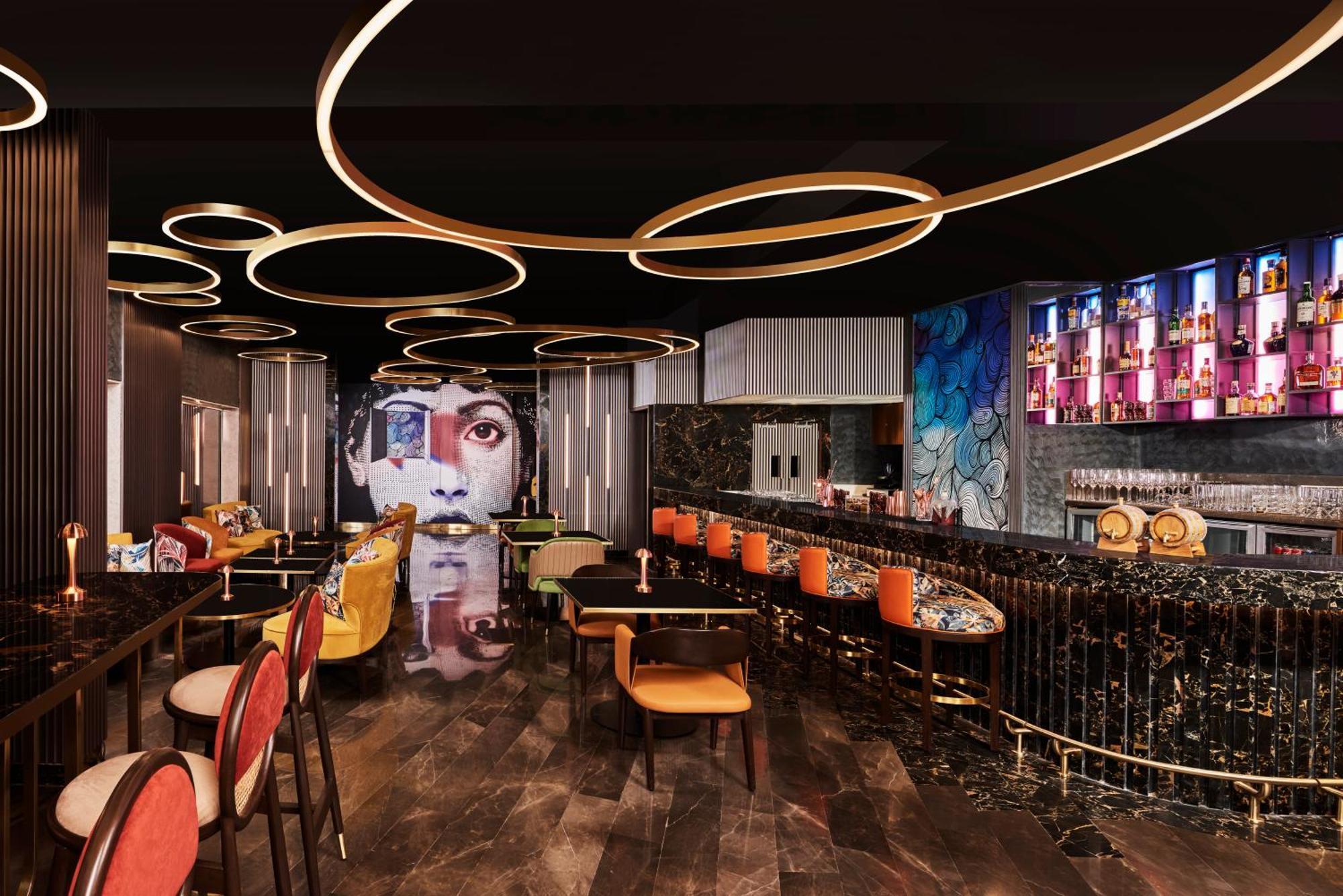 Novotel Mumbai International Airport Bombaim Exterior foto The interior of the bar