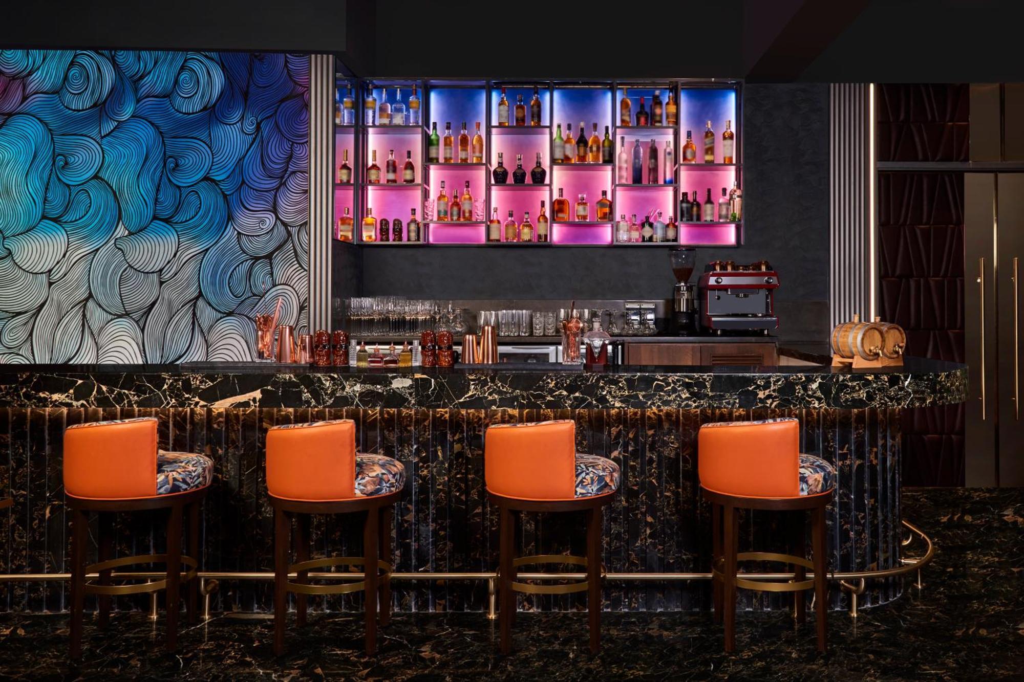 Novotel Mumbai International Airport Bombaim Exterior foto The bar at the 1919