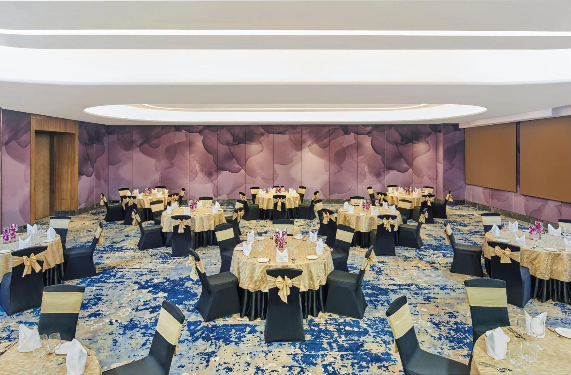 Novotel Mumbai International Airport Bombaim Exterior foto The ballroom