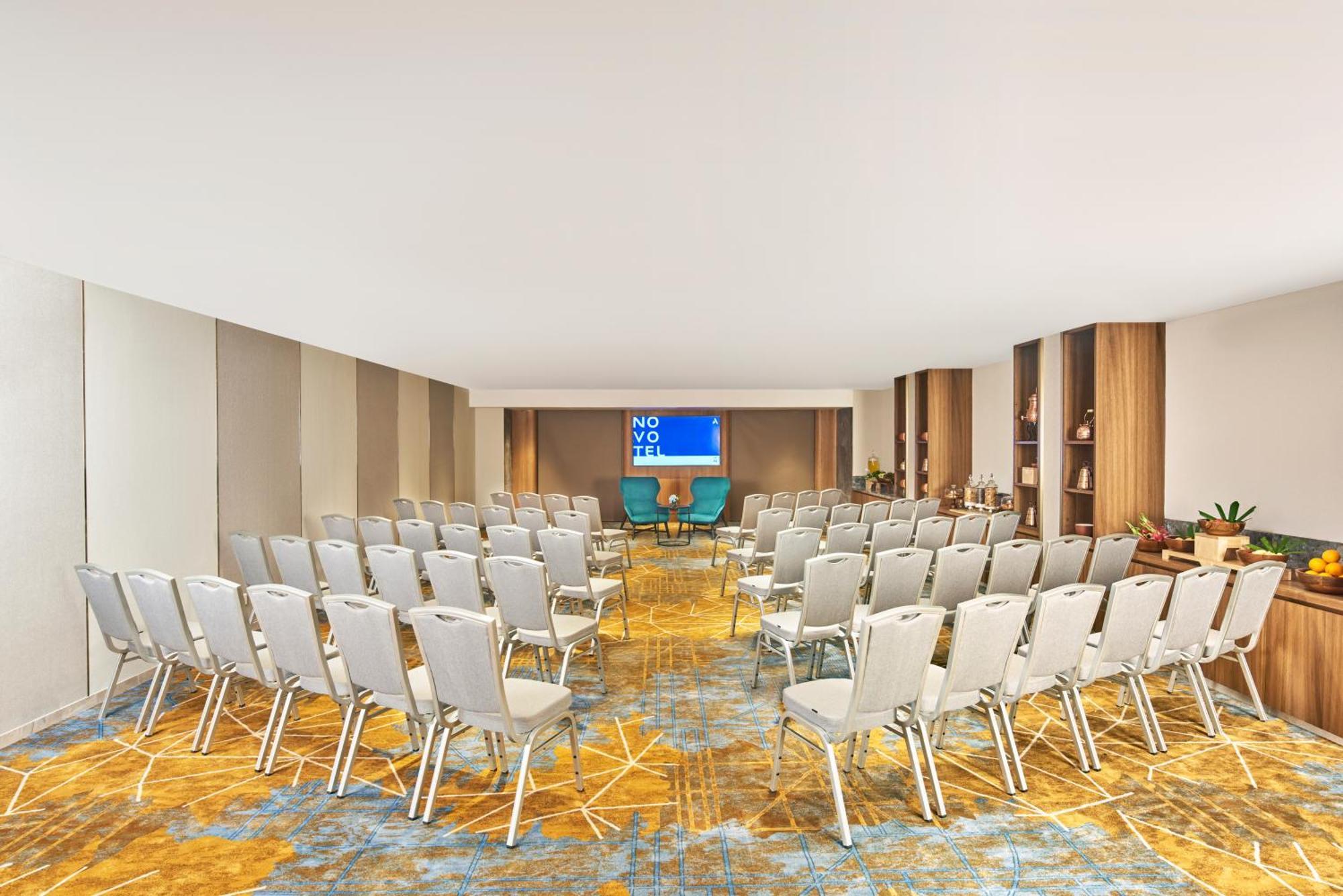 Novotel Mumbai International Airport Bombaim Exterior foto Meeting room