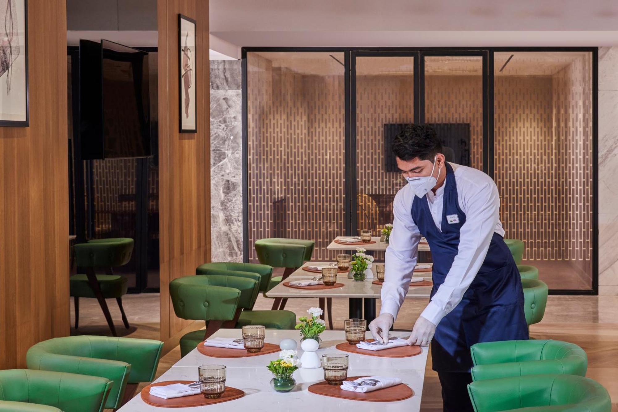 Novotel Mumbai International Airport Bombaim Exterior foto A restaurant in India